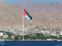 aqaba_flagpole_and_mountains[1]